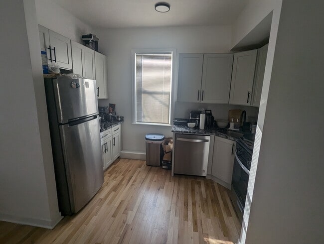Building Photo - 2470 N Clybourn Ave