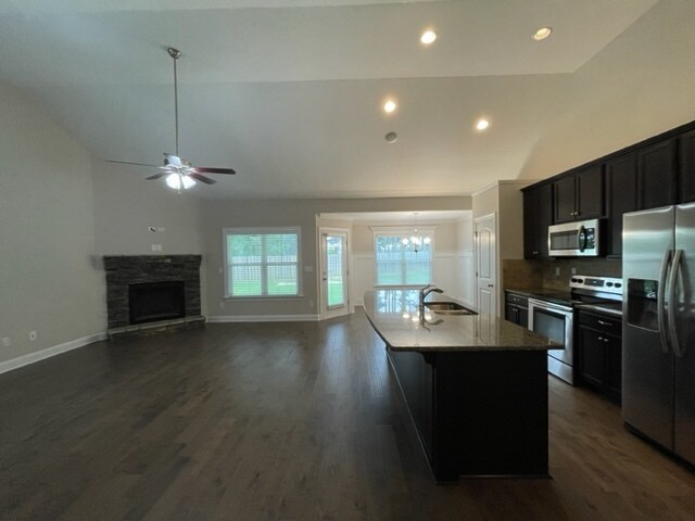 Building Photo - 2124 Kinsale Ave