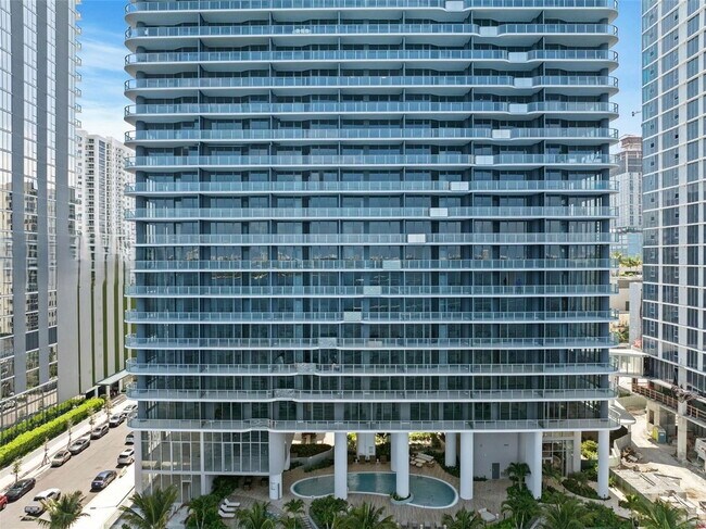 Building Photo - 700 NE 24th St