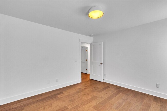 Building Photo - 158 Bluffside Cir