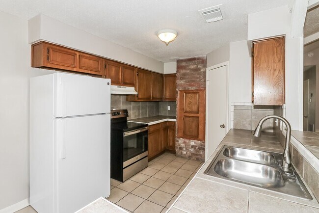 Building Photo - 23127 Briarcreek Blvd