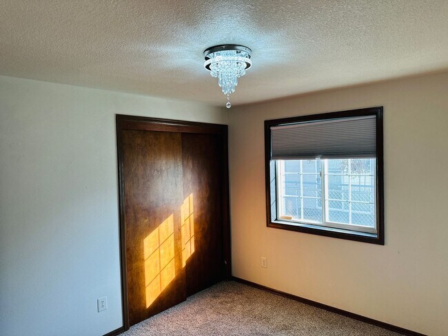 Building Photo - Newly Remodeled Four Bedroom One Level Home