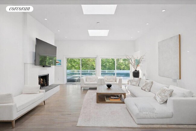 Building Photo - 3 Southwood Ln