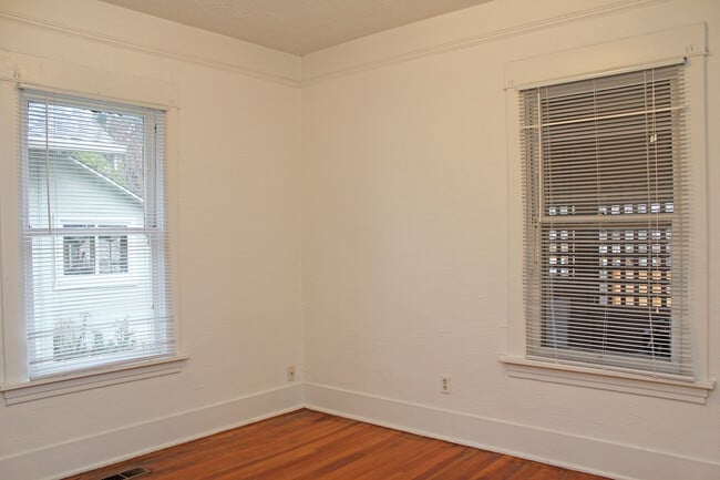 Building Photo - 4806 NE 29th Ave