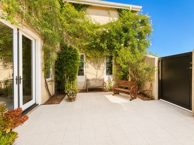 Building Photo - Spacious 5 (or 6) Bedroom House with attached ADU in Winchester for Rent