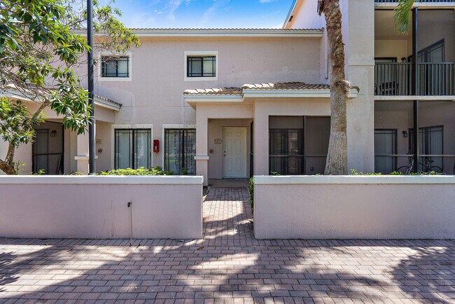 Building Photo - 2803 Sarento Pl