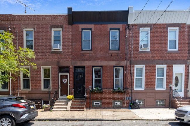 Building Photo - 2545 Cedar St