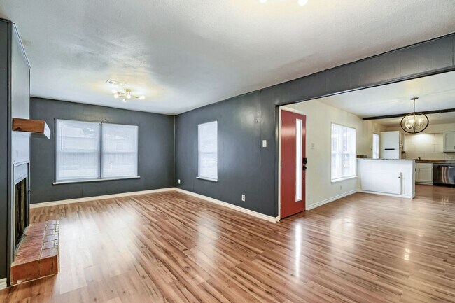 Building Photo - 8106 Windlake Dr