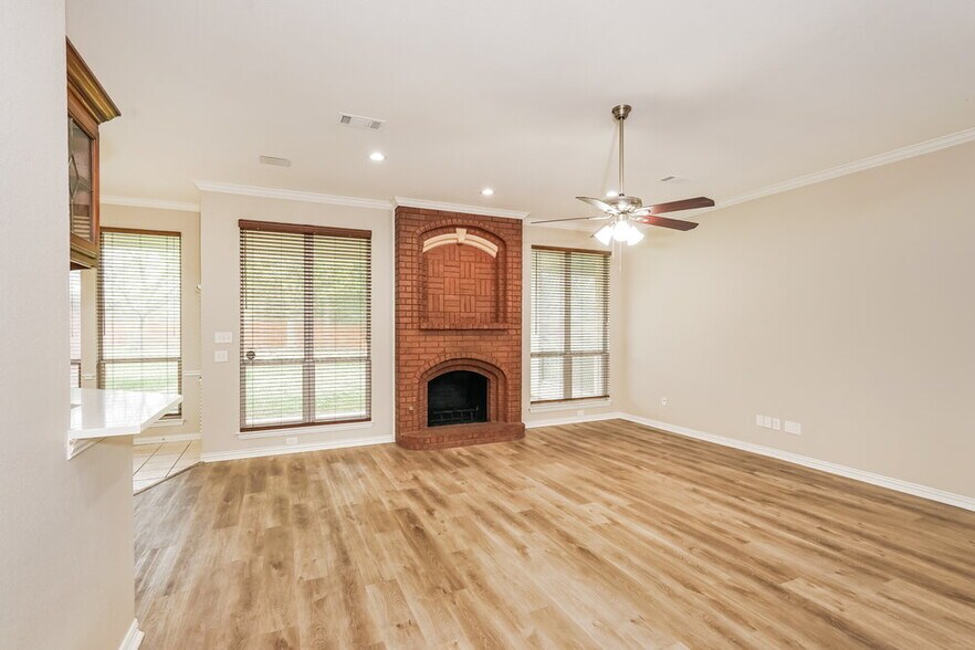 Building Photo - 708 St Johns Dr