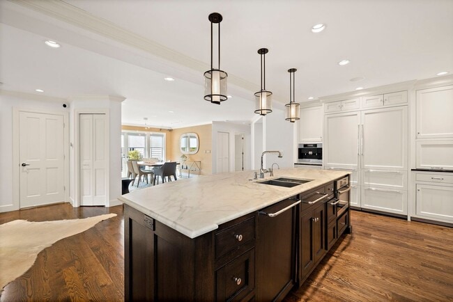 Building Photo - 4Bd/4.5Ba Medina House