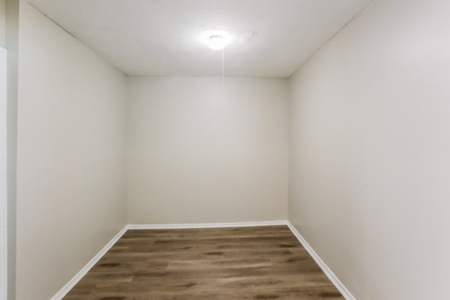 Building Photo - 6885 NW 27th Ct