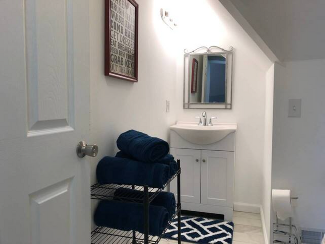 Bathroom - 1031 Bardstown Rd