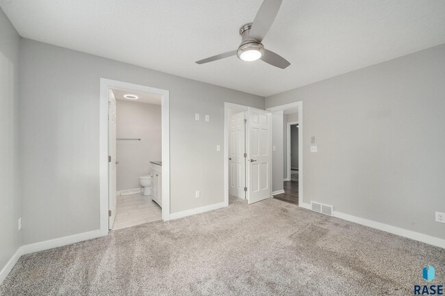 Building Photo - 2412 S Sheffield Cir