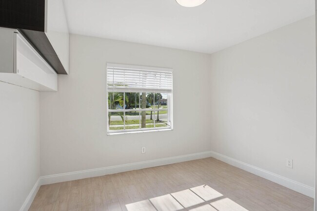 Building Photo - 4971 Ataman St