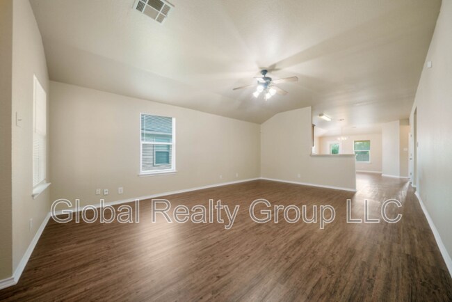 Building Photo - 117 Bronco Bend