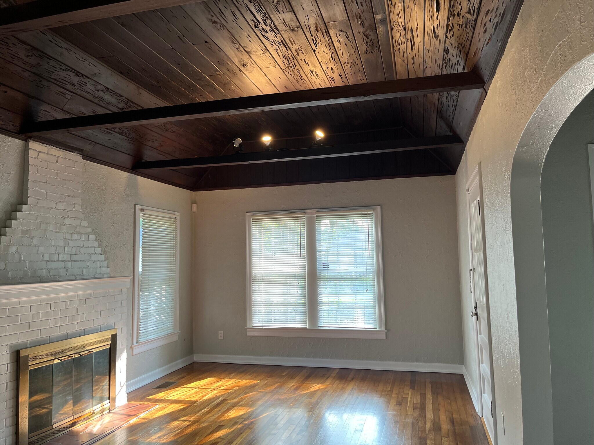 Building Photo - 2140 Arcadia Pl