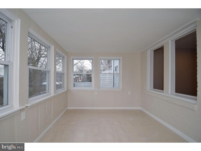 Building Photo - 321 Hermitage St