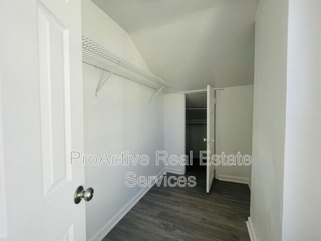 Building Photo - 244 W 32nd St