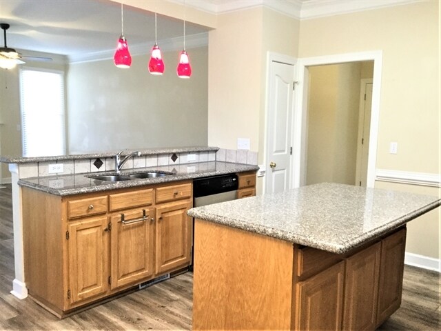 Building Photo - 8401 Forest Shadow Cir