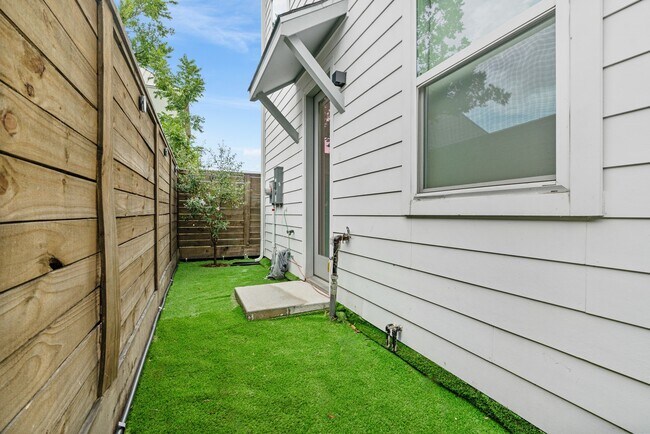 Building Photo - 3410 Baer St