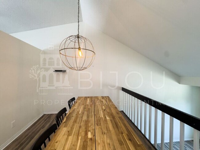 Building Photo - 4030 Meadowdale Pl