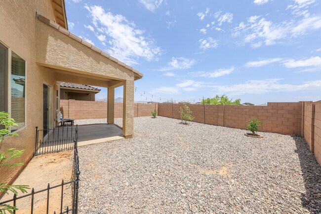 Building Photo - 7867 S Walnutview Dr