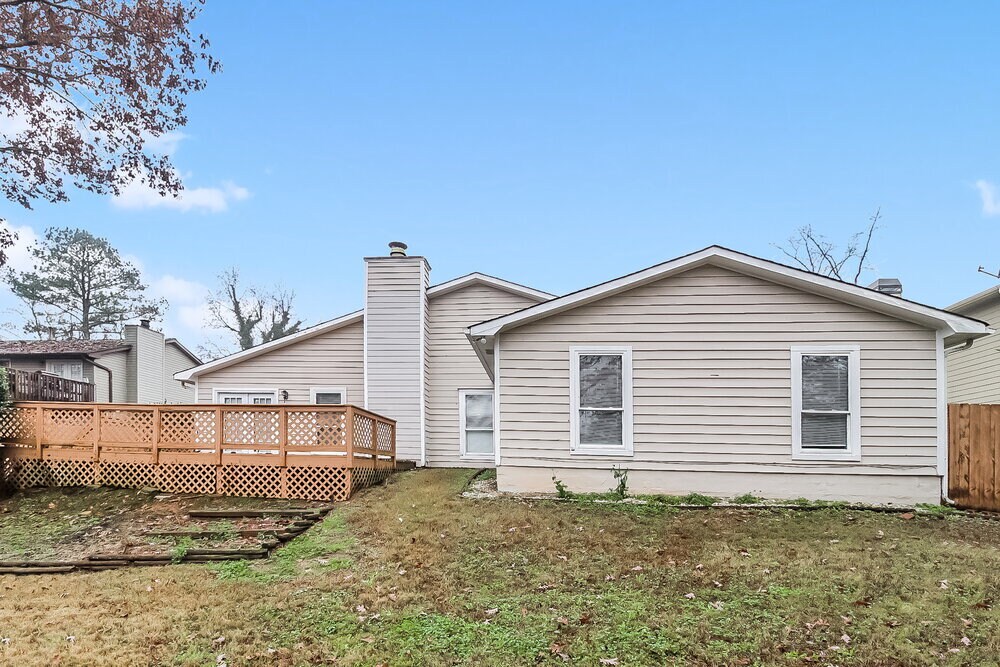 Building Photo - 2468 Mistletoe Ln SW