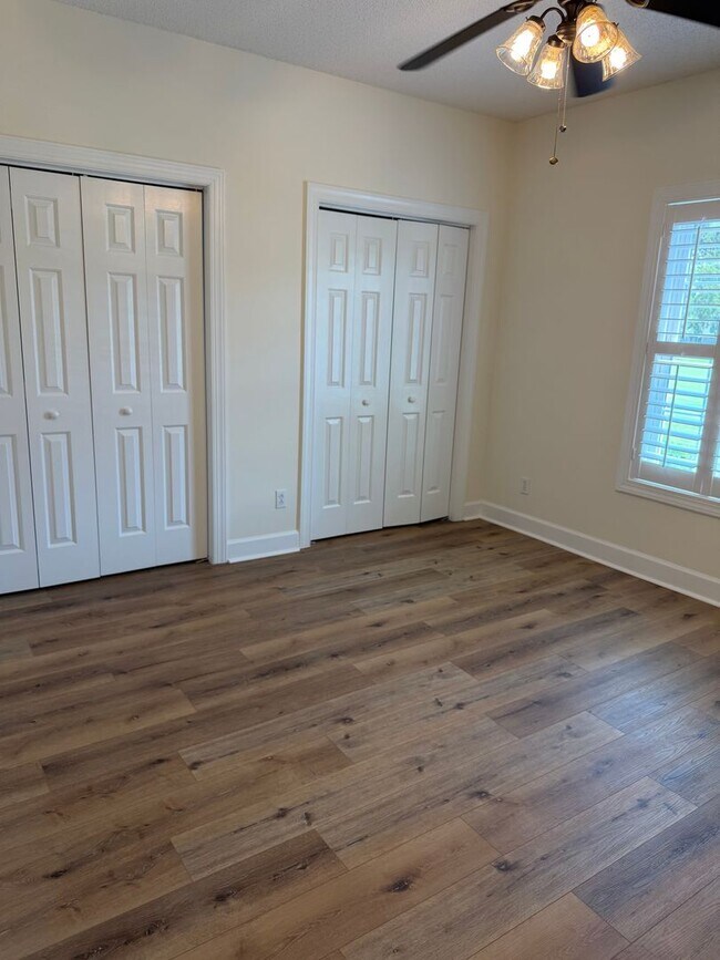 Building Photo - 4881 Dahlia Ct