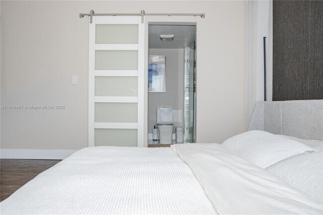 Building Photo - 3375 N Country Club Dr