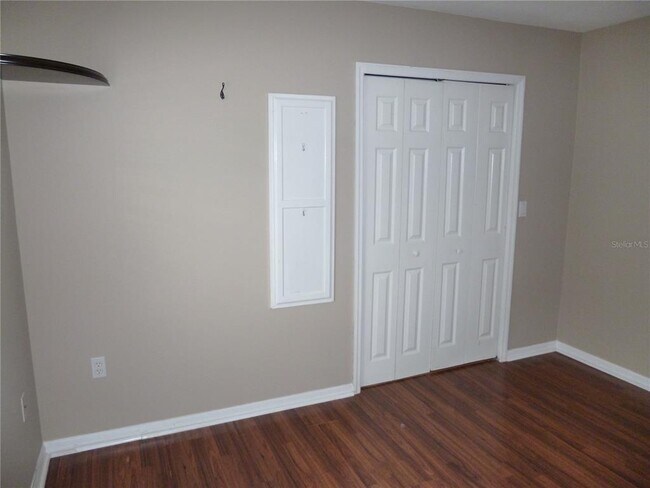 Building Photo - 616 E 1st St