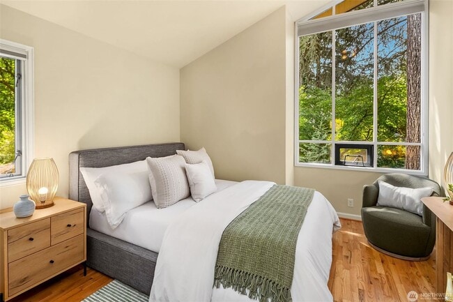 Building Photo - 5bd/4ba Mercer Island Home