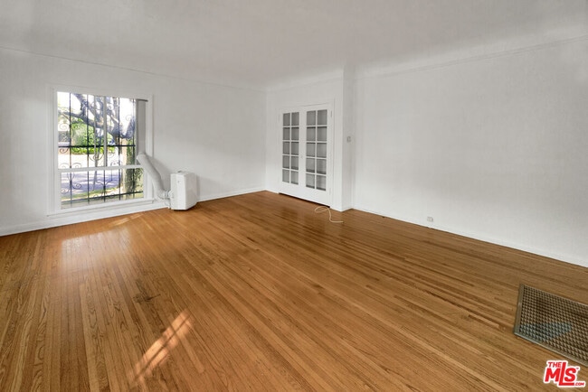 Building Photo - 351 N Sierra Bonita Ave