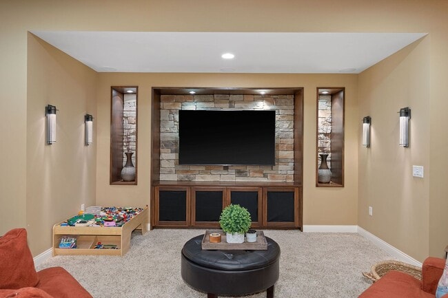 Building Photo - Anderson Township- Immaculate 4 bedroom on...