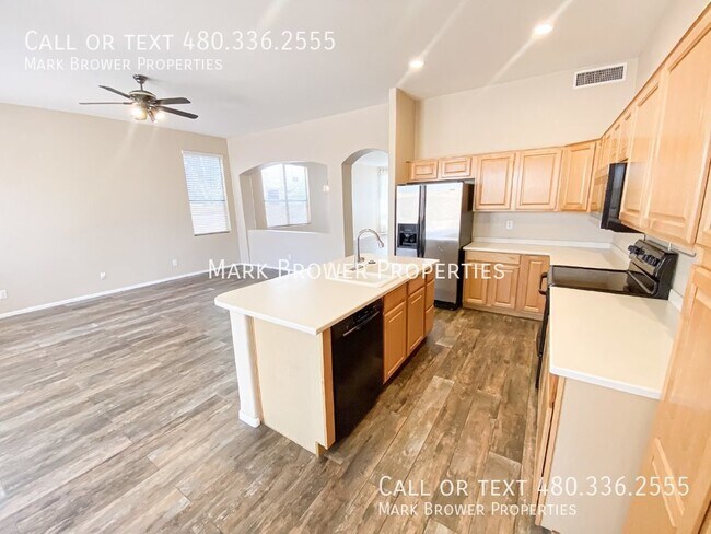Building Photo - 3918 E Juanita Ave