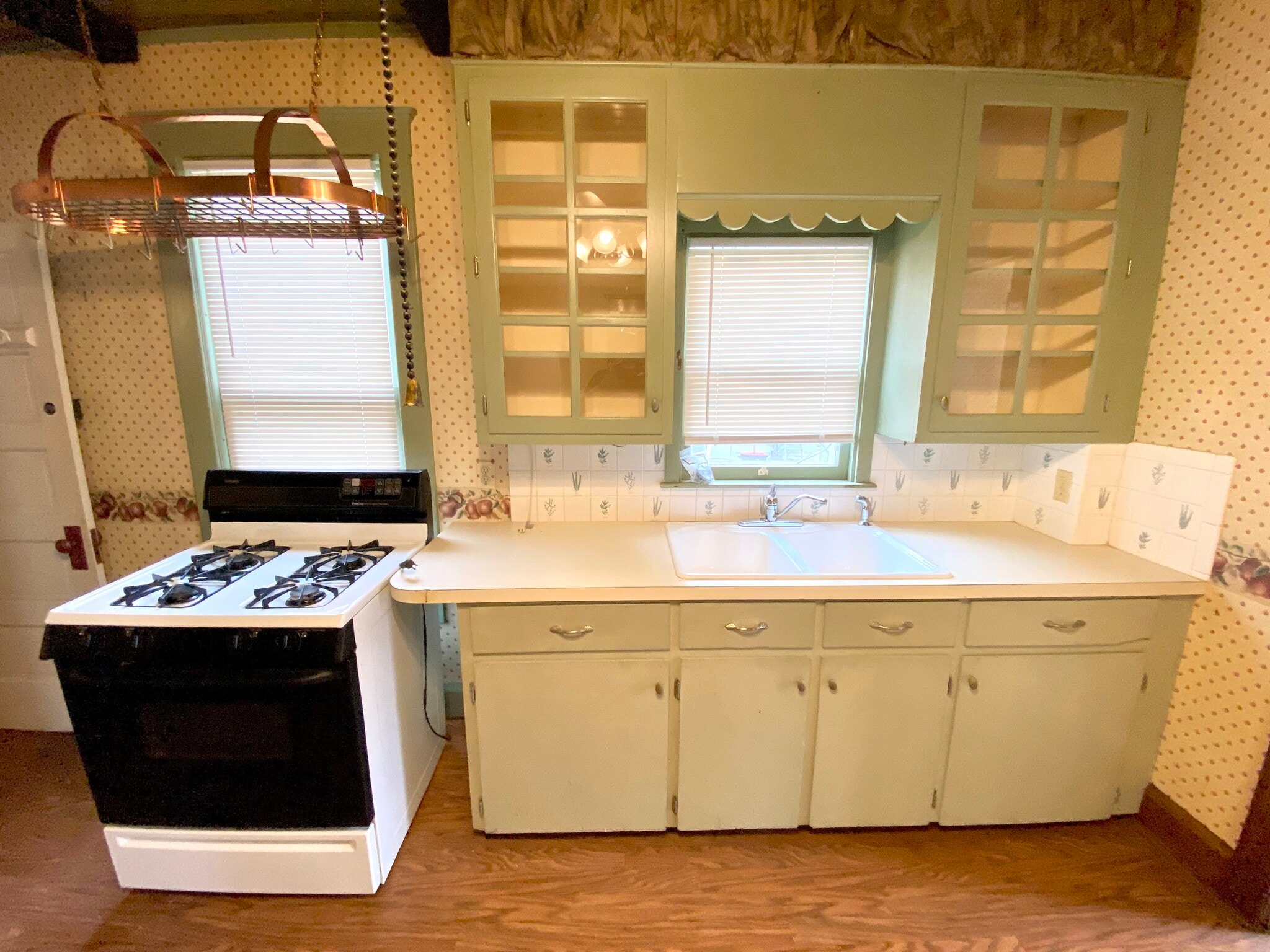 Building Photo - 837 Parkview St NE