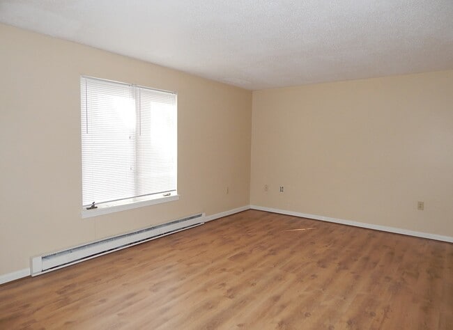 Building Photo - 18 Valley View Ln