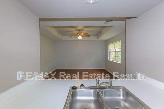 Building Photo - 2306 W Roselawn St