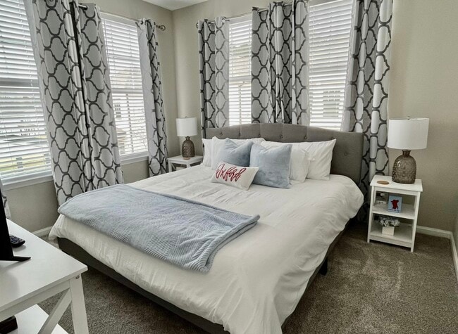 Building Photo - 518 Olive Branch Way