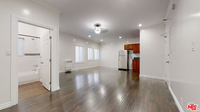 Building Photo - 507 Loma Dr