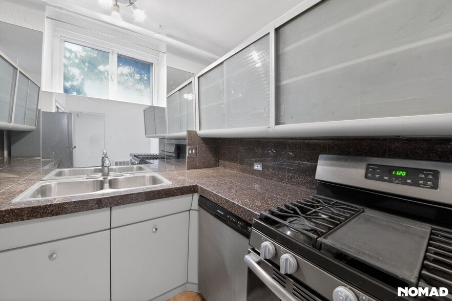 Building Photo - 4430 W 35th Ave