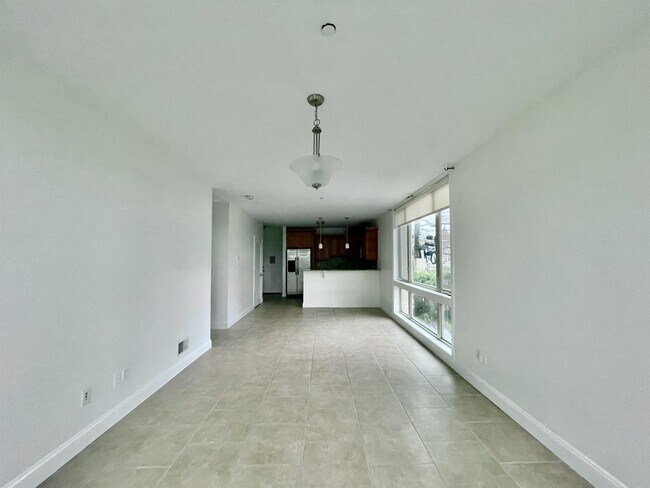 Building Photo - 422 68th St