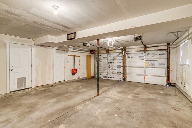 Building Photo - 482 W 80th Ave