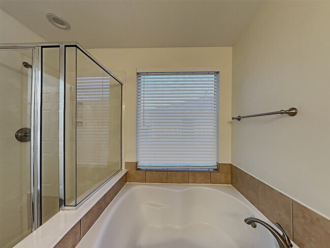 Building Photo - 2822 Woodspring Forest Dr