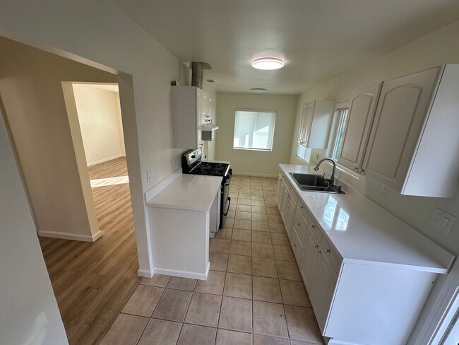 Building Photo - Beautiful 2 Bd./1 Ba. Remodeled rear home in NE Santa Maria