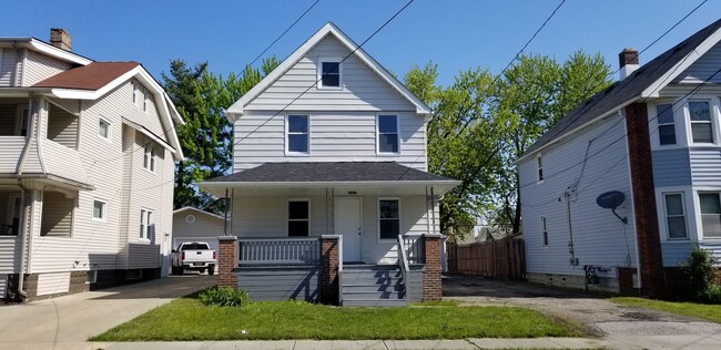 Building Photo - Old Brooklyn - 4 Bedroom Single Family Home