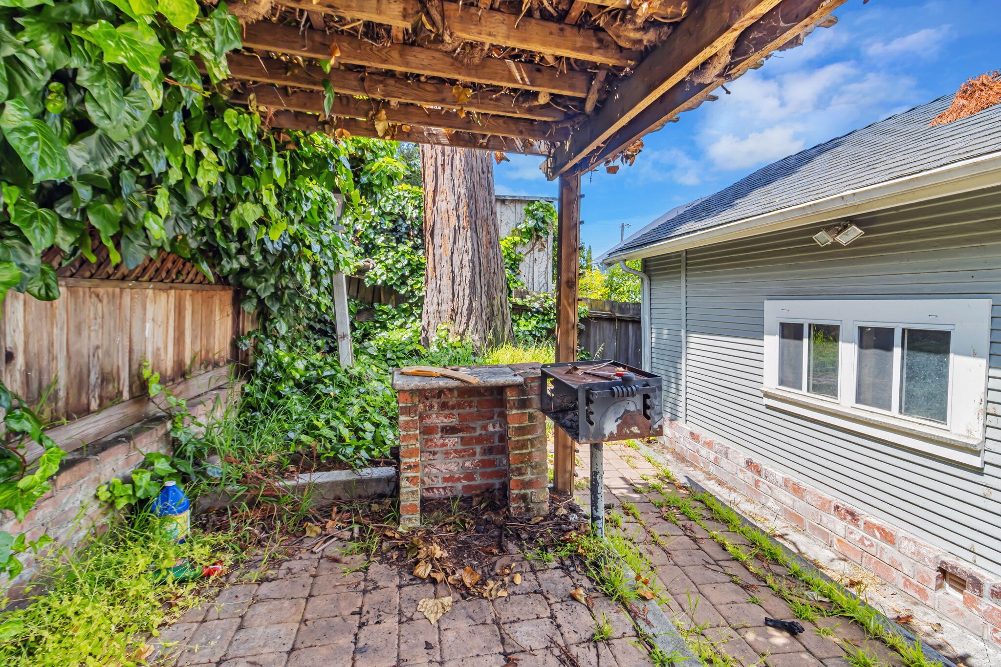 Building Photo - 4431 Penniman Ave