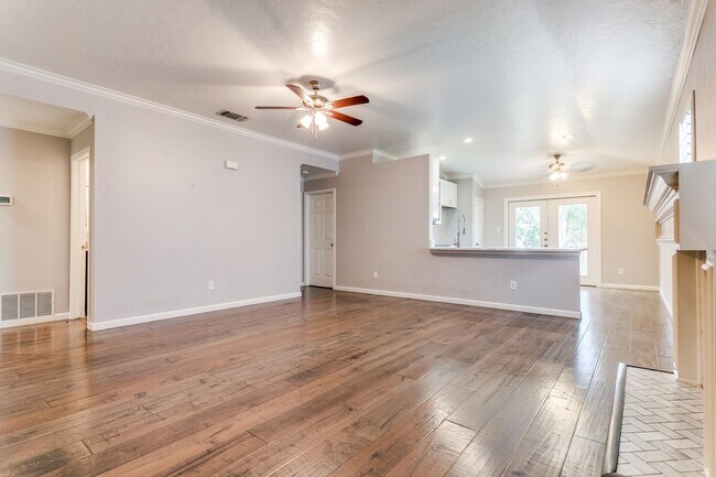 Building Photo - RENOVATED 3-BEDROOM IN PEBBLE OAK, NORTH EAST ISD