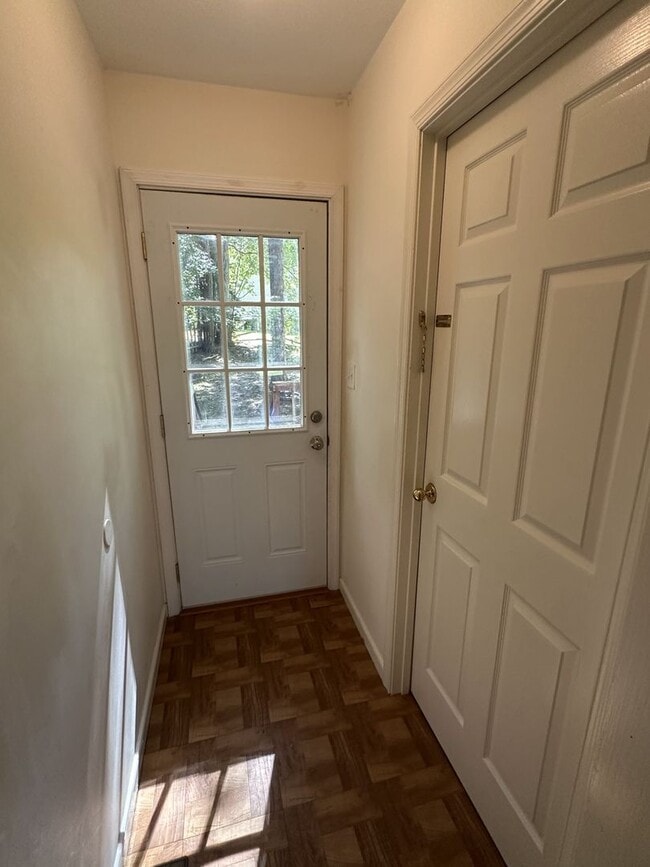 Building Photo - For Rent: Charming 4-Bedroom Colonial in C...