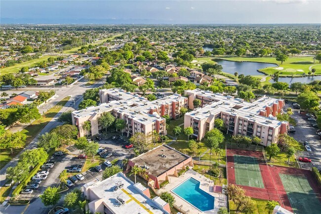 Building Photo - 13715 Kendale Lakes Cir