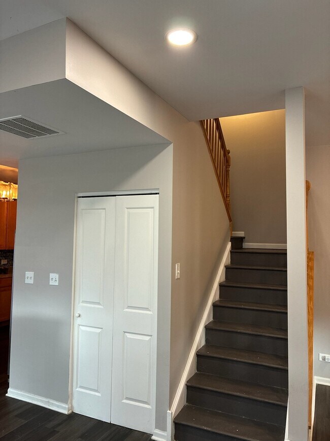 Building Photo - 1858 S Fallbrook Dr